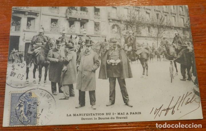 Militaria: POSTAL DE LA MANIFESTATION DU 1 MAI, PARIS, DEVANT LA BOURSE DU TRAVAIL, CIRCULADA.