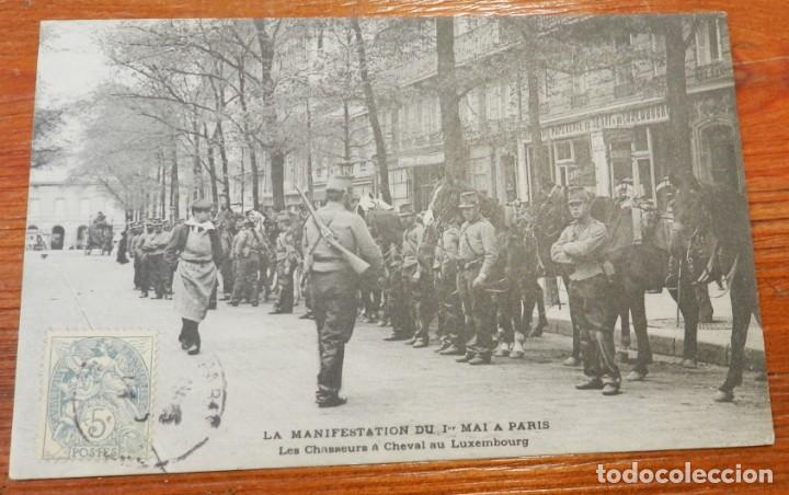 Militaria: POSTAL DE LA MANIFESTATION DU 1 MAI, PARIS, LES CHASSEURS A CHEVAL AU LUXEMBOURG, CIRCULADA.