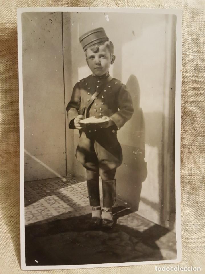 Militaria: Antigua foto postal ni&ntilde;o vestido de Botones