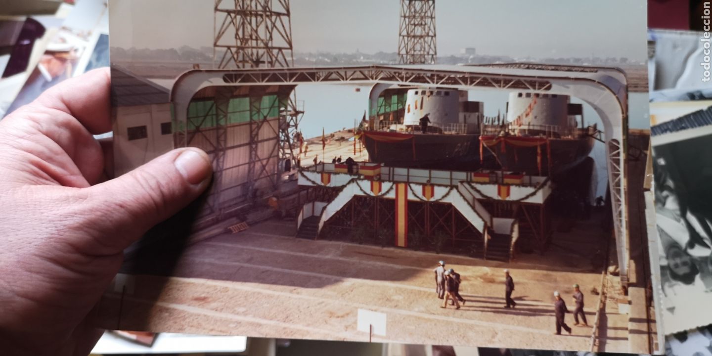 Militaria: Antigua fotograf&iacute;a a&ntilde;os 70 de botadura de fragatas de la Marina Espa&ntilde;ola