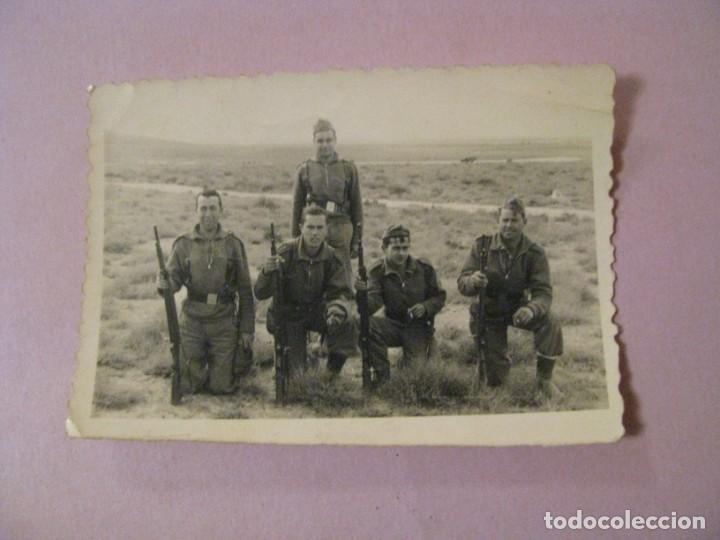 Militaria: FOTO DE MILITARES. 8,5X6 CM.