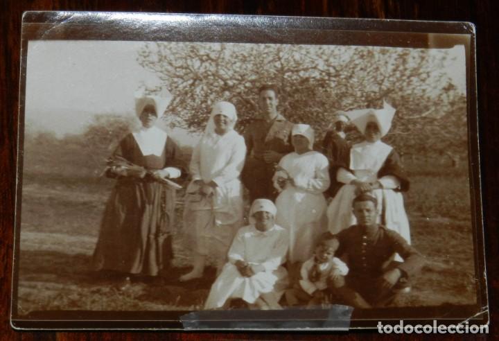 Militaria: Fotografia de grupo de enfermeras de la Cruz Roja del Hospital de Cala Bonita, Marruecos, Guerra del