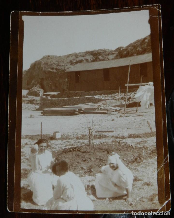 Militaria: Fotografia de grupo de enfermeras de la Cruz Roja del Hospital de Cala Bonita, Marruecos, Guerra del
