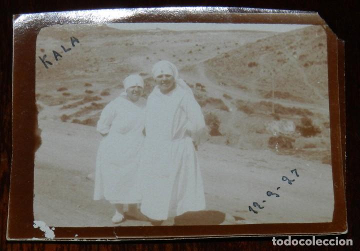 Militaria: Fotografia de grupo de enfermeras de la Cruz Roja del Hospital de Cala Bonita, Marruecos, Guerra del