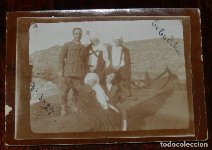Militaria: Fotografia de grupo de enfermeras de la Cruz Roja del Hospital de Cala Bonita, Marruecos, Guerra del