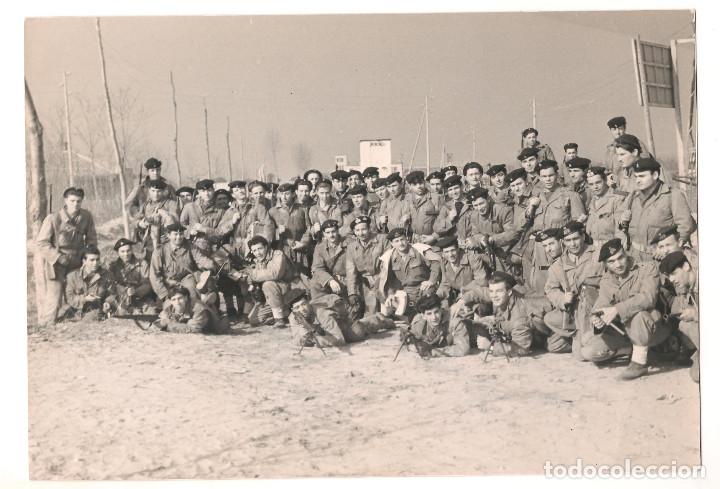 Militaria: SOLDADOS ITALIANOS EN MANIOBRAS EN LOS A&Ntilde;OS 40/50