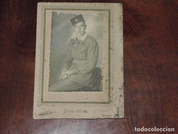 Military Antiques: FOTOGRAFIA DE SOLDADO DE REGULARES, FOTO STUDIO ALBERTO, TETUAN, A&Ntilde;O 1947, MIDE 11,5 X 8,5 CMS.