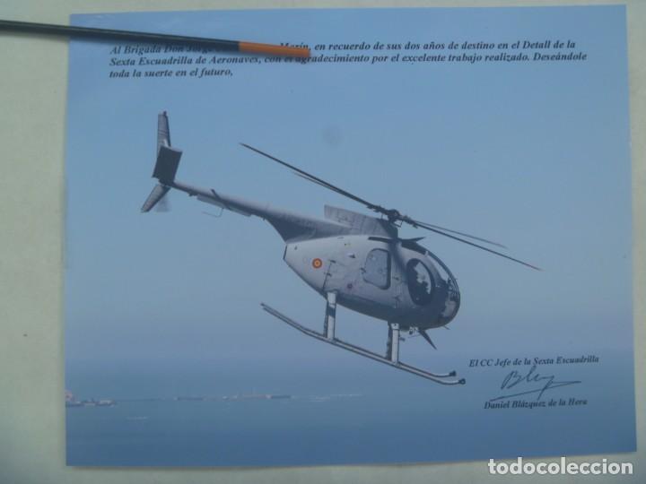 Militaria: AVIACION : FOTO HELICOPTERO DEDICADA A BRIGADA DE LA 6&ordf; ESCUADRILLA DE AERONAVES , FIRMADA POR JEFE