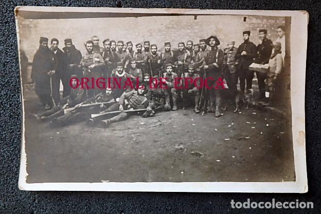 Militaria: (JX-210411)Fotografia de grupo de soldados,campa&ntilde;a de Africa,con aspecto de volver de campa&ntilde;a.