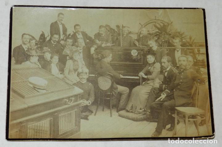 Militaria: GRAN FOTOGRAFIA ALBUMINA DE DE OFICILAES DE LA ARMADA ESPA&Ntilde;OLA EN UNA FIESTA EN LA CUBIERTA DEL BARC