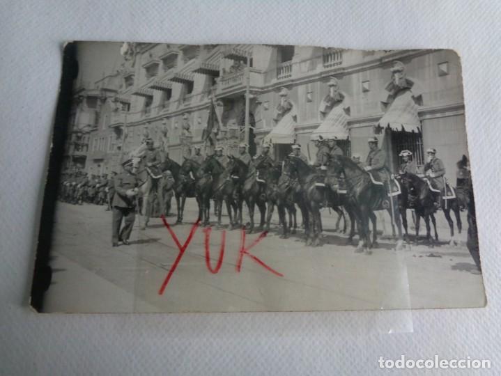 Military Antiques: ANTIGA POSTAL FOTOGRAFICA DE DESFILE DE LA GUARDIA CIVIL A CABALLO