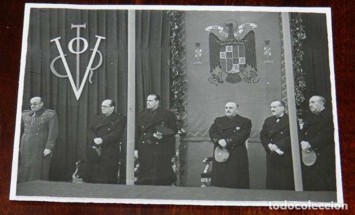Militaria: FOTOGRAFIA DE GENERAL FRANCISCO FRANCO ACOMPA&Ntilde;ADO DE MOSCARDO Y JERARCAS DE FALANGE, EN LA INAGURACI