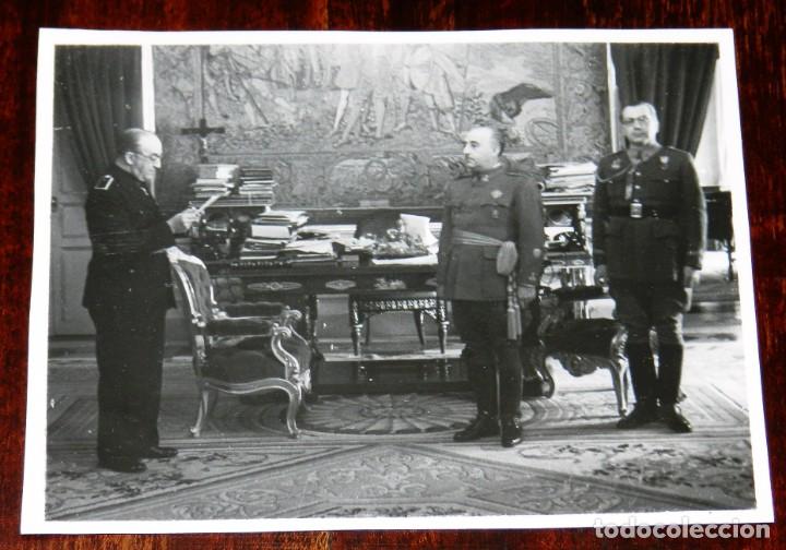 Militaria: FOTOGRAFIA DEL GENERAL FRANCO EN EL AYUNTAMIENTO DE MADRID, ENTREGA DE LA MEDALLA DE ORO DE LA CIUDA