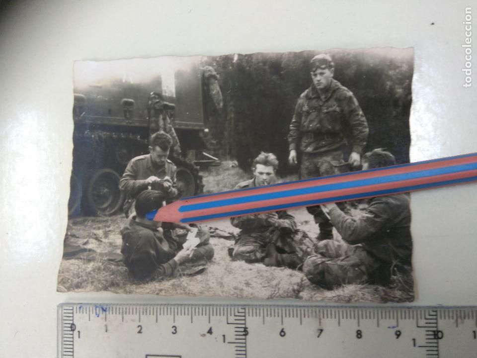 Militaria: FOTOS CREO QUE LOS A&Ntilde;OS 50. ALEMANIA, soldados, militares jugando a las cartas y tanque 9,6 x 6,7 cm