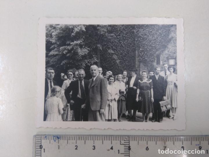 Militaria: FOTOS CREO QUE DE LOS A&Ntilde;OS 50. ALEMANIA, GRUPO DE PERSONAS , 8,5 x 6,5 cm