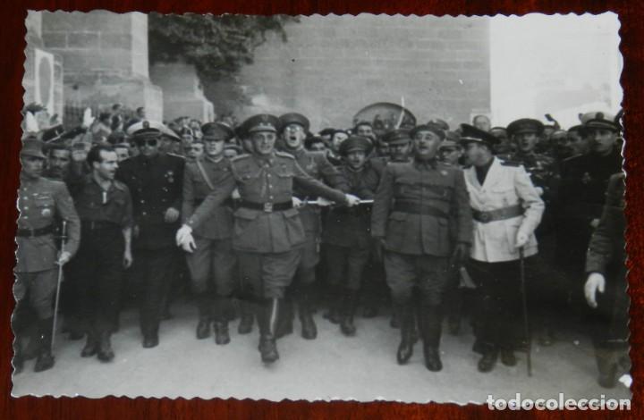 Militaria: FOTOGRAFIA DEL GENERAL FRANCO EN SU VISITA A ALMERIA EN 1943, ACOMPA&Ntilde;ADO DE JERARCAS DE FALANGE, FOT