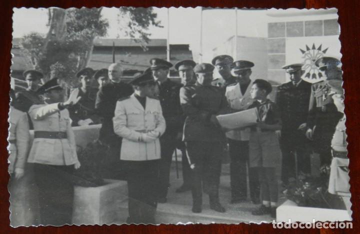 Militaria: FOTOGRAFIA DEL GENERAL FRANCO EN SU VISITA A ALMERIA EN 1943, ACOMPA&Ntilde;ADO DE JERARCAS DE FALANGE, FOT