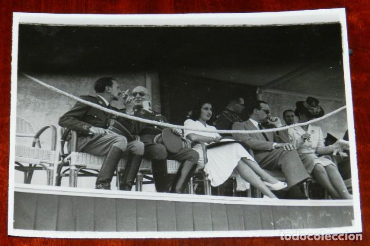 Militaria: FOTOGRAFIA DEL CONCURSO HIPICO EN LA CASA DE CAMPO, PALCO DE AUTORIDADES, FAMILIA FRANCO Y OFICIALES