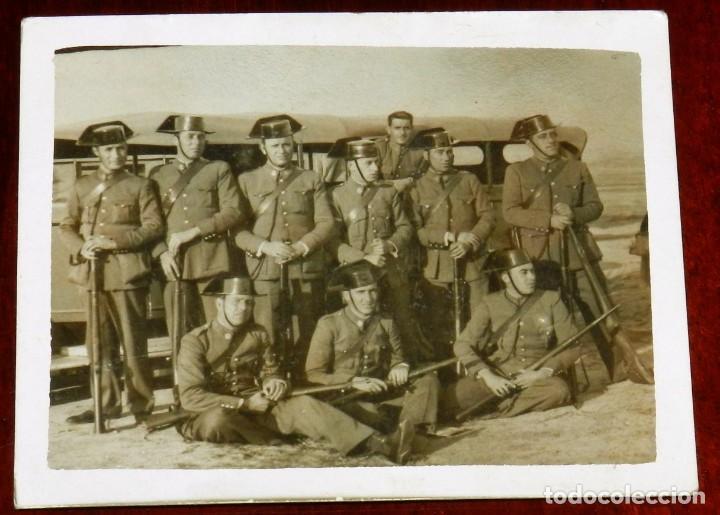 Militaria: FOTOGRAFIA DE LOS A&Ntilde;OS 40, GUARDIA CIVILES, GUARDIA CIVIL, MIDE 8,7 X 7 CMS.