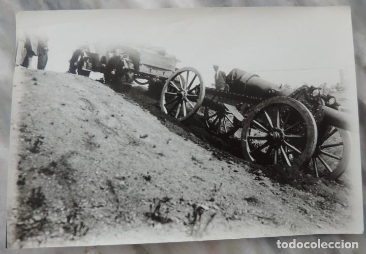 Militaria: FOTOGRAFIA DE TRANSPORTE DE BATERIAS, REGIMIENTO DE ARTILLERIA, EPOCA ALFONSO XIII, MIDE 14 X 9,5 CM