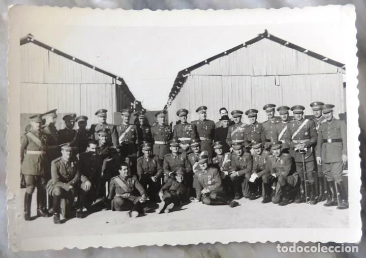 Militaria: FOTOGRAFIA DE GRUPO DE OFICIALES, ESCRITA POR EL REVERSO, MIDE 11 X 7,5 CMS.