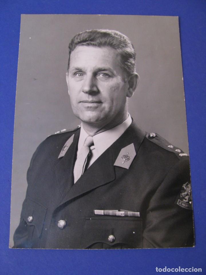 Military Antiques: FOTOGRAFIA DE UN OFICIAL DE PAISES BAJOS. 13,5X9,5 CM. A&Ntilde;OS 60 O 70.