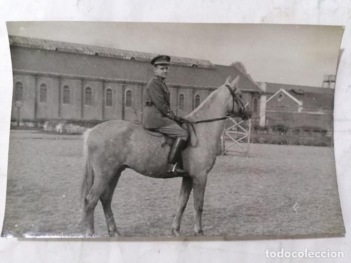 Militaria: FOTOGRAFIA OFICIAL MONTADO A CABALLO, A&Ntilde;O 1960