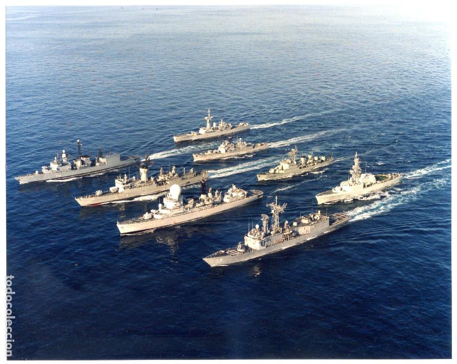 Militaria: Fotograf&iacute;a aerea de flota en maniobras, s&oacute;lo identifico a la fragata Catalu&ntilde;a 25x20 cm