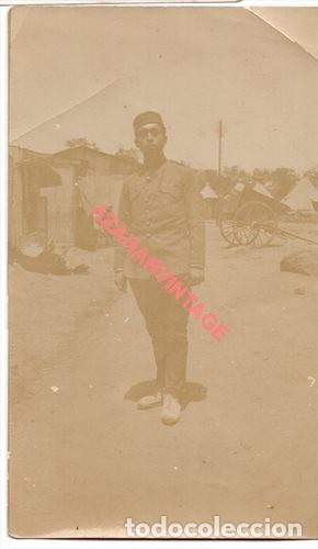Militaria: GUERRA DE AFRICA, ALBUMINA SOLDADO CON GORRO PANADERO, 66X98MM
