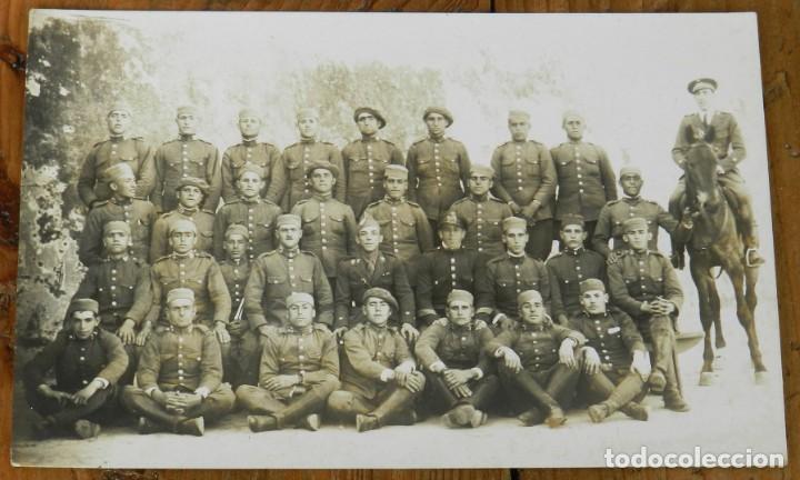 Militaria: FOTOGRAFIA DE REGIMIENTO DE CAZADORES DE GALICIA, A&Ntilde;O 1927, TAMA&Ntilde;O POSTAL.