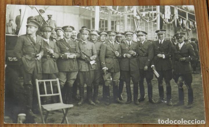 Militaria: FOTOGRAFIA DE OFICIALES EN EL CONCURSO DE VALLADOLID 1927, ACADEMIA DE CABALLERIA, TAMA&Ntilde;O POSTAL.