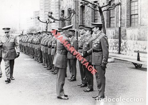Militaria: ESPECTACULAR FOTOGRAFIA DEL TENIENTE GENERAL GUTIERREZ MELLADO PASANDO REVISTA, 24X17 CMS