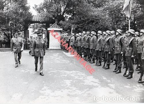 Militaria: ESPECTACULAR FOTOGRAFIA DEL TENIENTE GENERAL GUTIERREZ MELLADO PASANDO REVISTA, 24X17 CMS