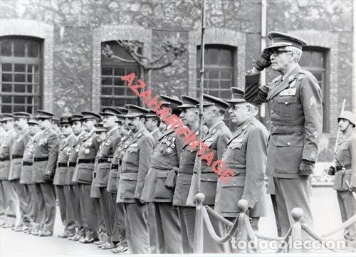 Militaria: ESPECTACULAR FOTOGRAFIA DEL TENIENTE GENERAL GUTIERREZ MELLADO PASANDO REVISTA, 24X17 CMS