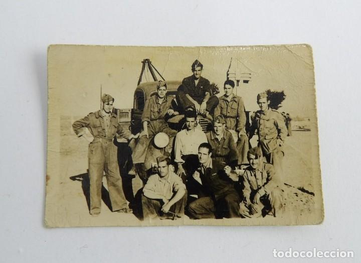 Militaria: FOTOGRAFIA DE SOLDADOS, A&Ntilde;OS 40, MIDE 6 X 4,3 CMS.