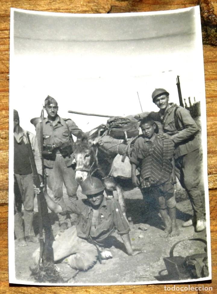 Militaria: FOTOGRAFIA DE SOLDADOS EN ALHUCEMAS, A&Ntilde;O 1941, MIDE 8 X 5,5 CMS.