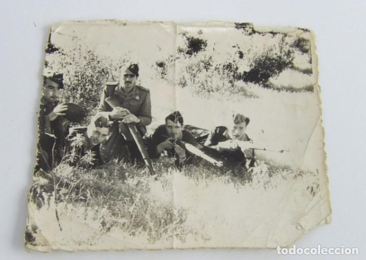 Militaria: FOTOGRAFIA DE SOLDADOS EN MANIOBRAS, A&Ntilde;OS 40, MIDE 6,5 X 8 CMS.