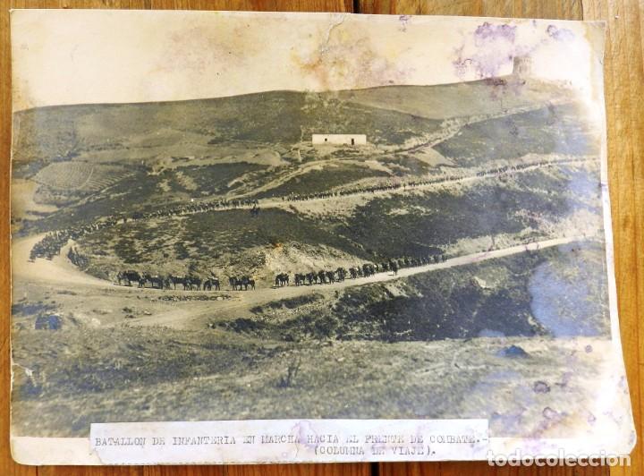 Militaria: FOTOGRAFIA DE BATALLON DE INFANTERIA EN MARCHA HACIA EL FRENTE DE COMBATE (COLUMNA DE VIAJE). GUERRA