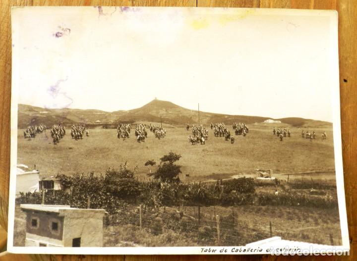 Militaria: FOTOGRAFIA DE REGULARES, TABOR DE CABALLERIA EN ESTACION. GUERRA DEL RIF, MIDE 23,5 X 17 CMS. FOTO R