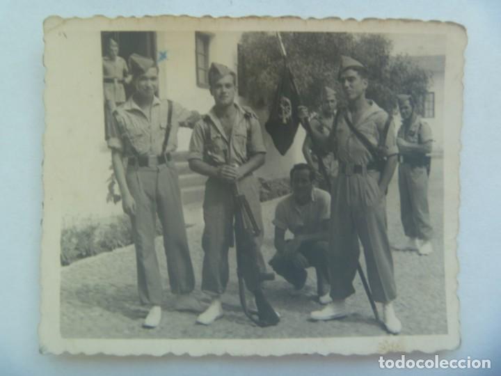 Militaria: LA LEGION : FOTO DE LEGIONARIOS CON BANDEROLA Y CETME