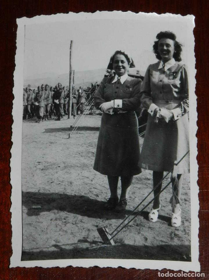 Militaria: FOTOGRAFIA DE ENFERMERAS EN CAMPAMENTO MILITAR, MIDE 8,5 X 6 CMS.