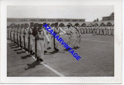 Militaria: ANTIGUA FOTOGRAFIA, PATIO CUARTEL SAN FERNANDO, DESFILE MARINERIA,108X76MM