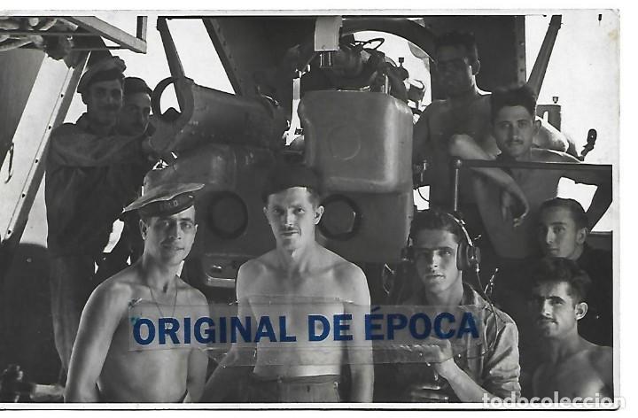 Militaria: (MI-211010)FOTOGRAFIA DE TRIPULACION DEL BUQUE CA&Ntilde;ONERO-MINADOR EOLO A&Ntilde;O 1948