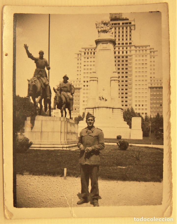 Militaria: Vieja foto de un militar en Madrid