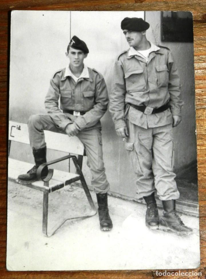 Militaria: Fotograf&iacute;a de soldados de la Brigada Paracaidista. BRIPAC. Mide 10,5 x 7,2 cms.