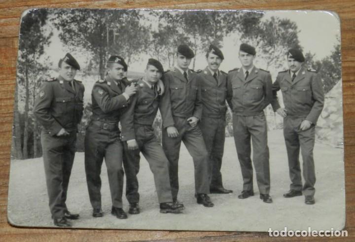 Militaria: Fotograf&iacute;a de soldados de la Brigada Paracaidista. BRIPAC. Mide 10,5 x 7,2 cms.