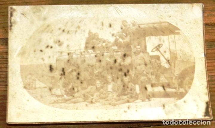 Militaria: FOTOGRAFIA DE SOLDADOS DE ARTILLERIA CON CAMION CISTERNA, GUERRA CIVIL, TAMA&Ntilde;O POSTAL, NO CIRCULADA.