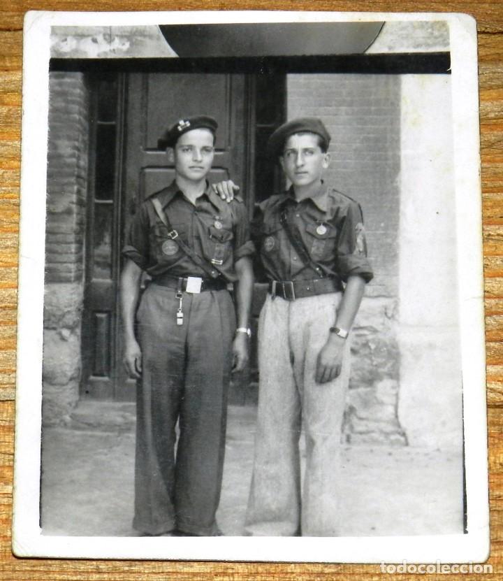 Military Antiques: ANTIGUA FOTOGRAFIA JOVENES FALANGISTAS, SEU, CENTURIA, MIDE 8,6 X 7 CMS.