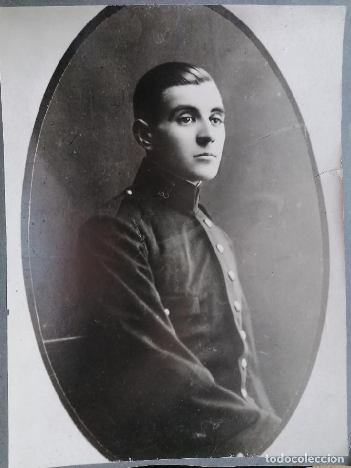 Military Antiques: FOTOGRAFIA JOVEN MILITAR, MEDIDAS 25 X 32 CM, CARTON DURO