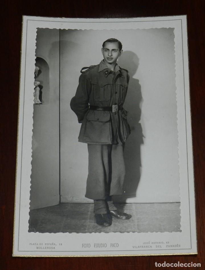 Militaria: FOTOGRAFIA DE SOLDADO CON UNIFORME DE SANIDAD MILITAR, FOTO ESTUDIO PACO, MIDE 16 X 10,5 CMS.